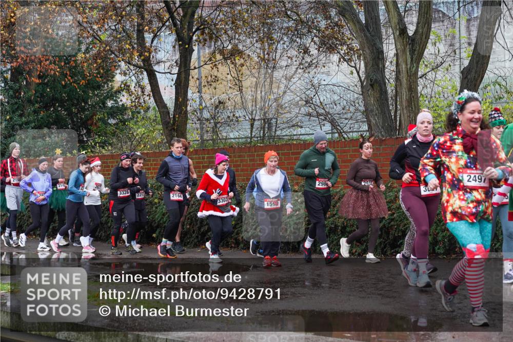 07.12.2025 - St. Pauli X-Mass-Run No. 15 Michael Burmester http://msf.ph/oto/9428791 07.12.2025 11:06:06 Laufen 2198, 3328, 2257, 2164, 3303, 1550, 2497, 298, 2930, 30 meine-sportfotos.de