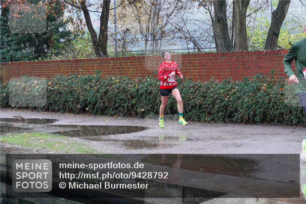 07.12.2025 - St. Pauli X-Mass-Run No. 15 Michael Burmester http://msf.ph/oto/9428792 07.12.2025 09:37:52 Laufen 2178 meine-sportfotos.de