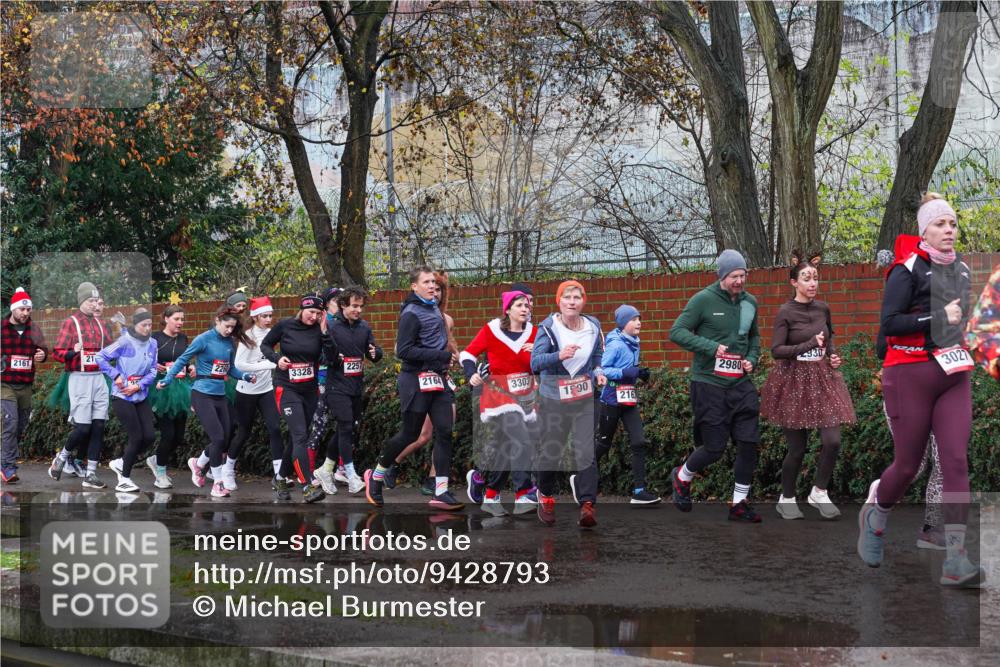07.12.2025 - St. Pauli X-Mass-Run No. 15 Michael Burmester http://msf.ph/oto/9428793 07.12.2025 11:06:07 Laufen 2161, 21, 226, 3328, 2257, 2164, 3303, 1590, 216, 930, 2980, 3027 meine-sportfotos.de