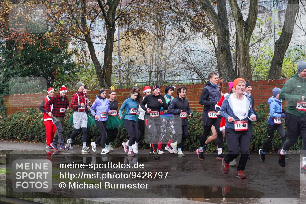 07.12.2025 - St. Pauli X-Mass-Run No. 15 Michael Burmester http://msf.ph/oto/9428797 07.12.2025 11:06:08 Laufen 2161, 145, 2260, 288, 3328, 2257, 2164, 216, 1590, 2980 meine-sportfotos.de