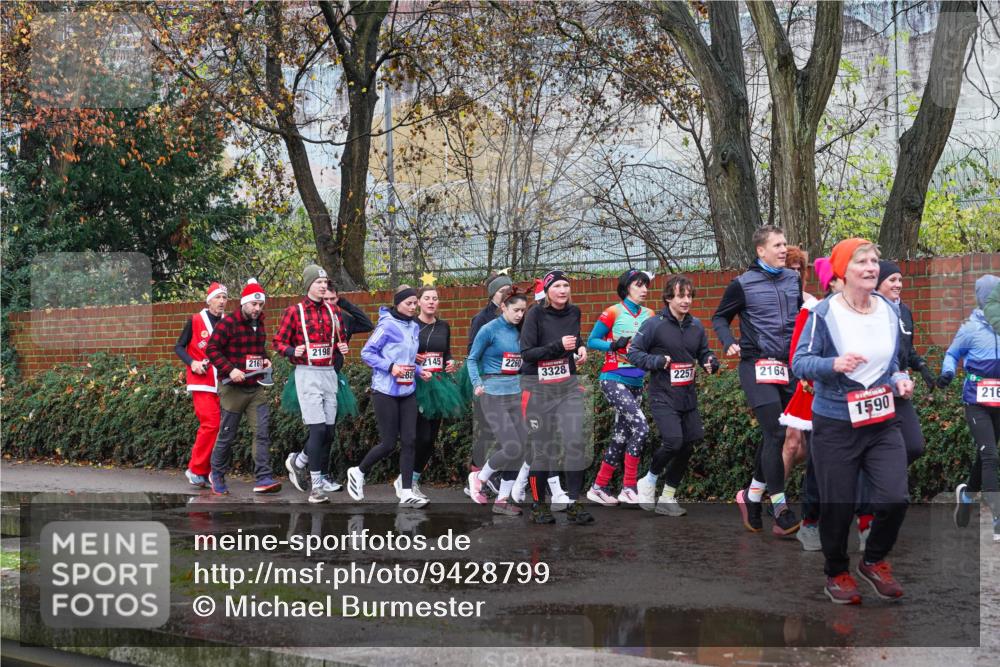 07.12.2025 - St. Pauli X-Mass-Run No. 15 Michael Burmester http://msf.ph/oto/9428799 07.12.2025 11:06:08 Laufen 2161, 2198, 2145, 2260, 88, 3328, 2257, 2164, 1590, 216 meine-sportfotos.de