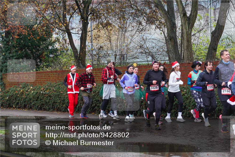 07.12.2025 - St. Pauli X-Mass-Run No. 15 Michael Burmester http://msf.ph/oto/9428802 07.12.2025 11:06:09 Laufen 2161, 2198, 263, 5, 2887, 3328, 2257, 2164 meine-sportfotos.de