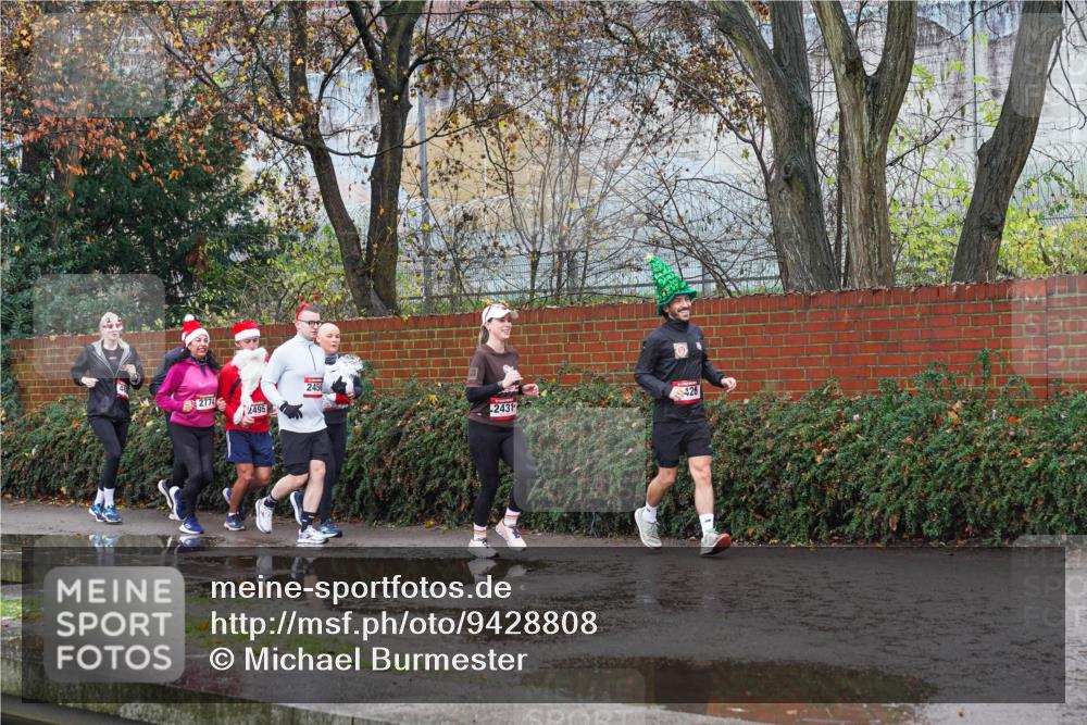 07.12.2025 - St. Pauli X-Mass-Run No. 15 Michael Burmester http://msf.ph/oto/9428808 07.12.2025 11:06:15 Laufen 2774, 2495, 2456, 426, 2431 meine-sportfotos.de