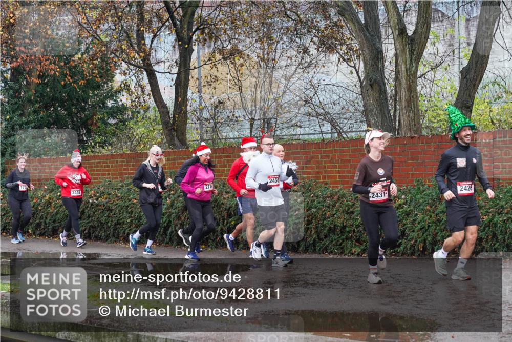 07.12.2025 - St. Pauli X-Mass-Run No. 15 Michael Burmester http://msf.ph/oto/9428811 07.12.2025 11:06:17 Laufen 2449, 2774, 2456, 2431, 2426 meine-sportfotos.de