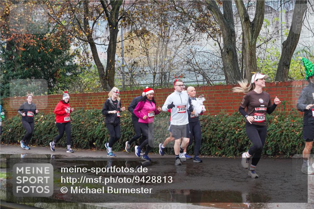 07.12.2025 - St. Pauli X-Mass-Run No. 15 Michael Burmester http://msf.ph/oto/9428813 07.12.2025 11:06:17 Laufen 1759, 2449, 2774, 2456, 2431 meine-sportfotos.de
