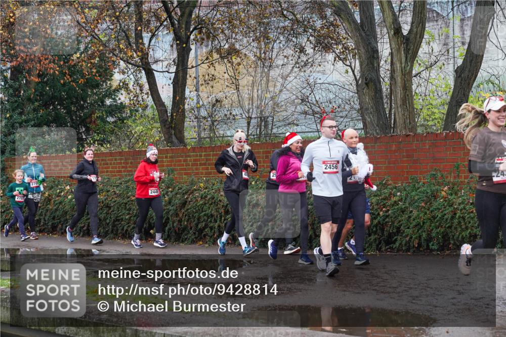 07.12.2025 - St. Pauli X-Mass-Run No. 15 Michael Burmester http://msf.ph/oto/9428814 07.12.2025 11:06:18 Laufen 2449, 2707, 2456, 24 meine-sportfotos.de
