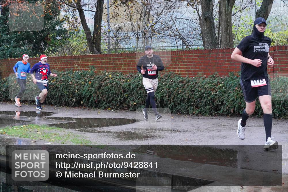 07.12.2025 - St. Pauli X-Mass-Run No. 15 Michael Burmester http://msf.ph/oto/9428841 07.12.2025 09:38:51 Laufen 1113, 1874, 1115 meine-sportfotos.de