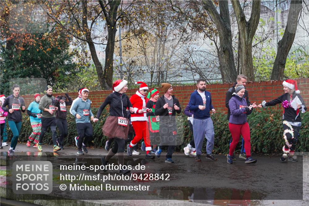 07.12.2025 - St. Pauli X-Mass-Run No. 15 Michael Burmester http://msf.ph/oto/9428842 07.12.2025 11:06:40 Laufen 063, 3301, 3296, 2450, 305, 32, 2213 meine-sportfotos.de