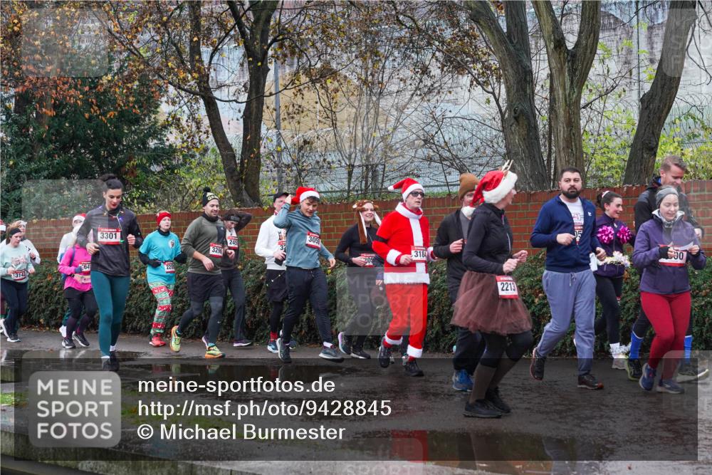 07.12.2025 - St. Pauli X-Mass-Run No. 15 Michael Burmester http://msf.ph/oto/9428845 07.12.2025 11:06:41 Laufen 3143, 641, 3301, 3296, 228, 305, 3184, 05, 2213, 90 meine-sportfotos.de