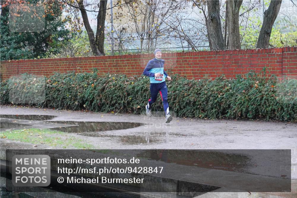 07.12.2025 - St. Pauli X-Mass-Run No. 15 Michael Burmester http://msf.ph/oto/9428847 07.12.2025 09:38:57 Laufen 2036 meine-sportfotos.de