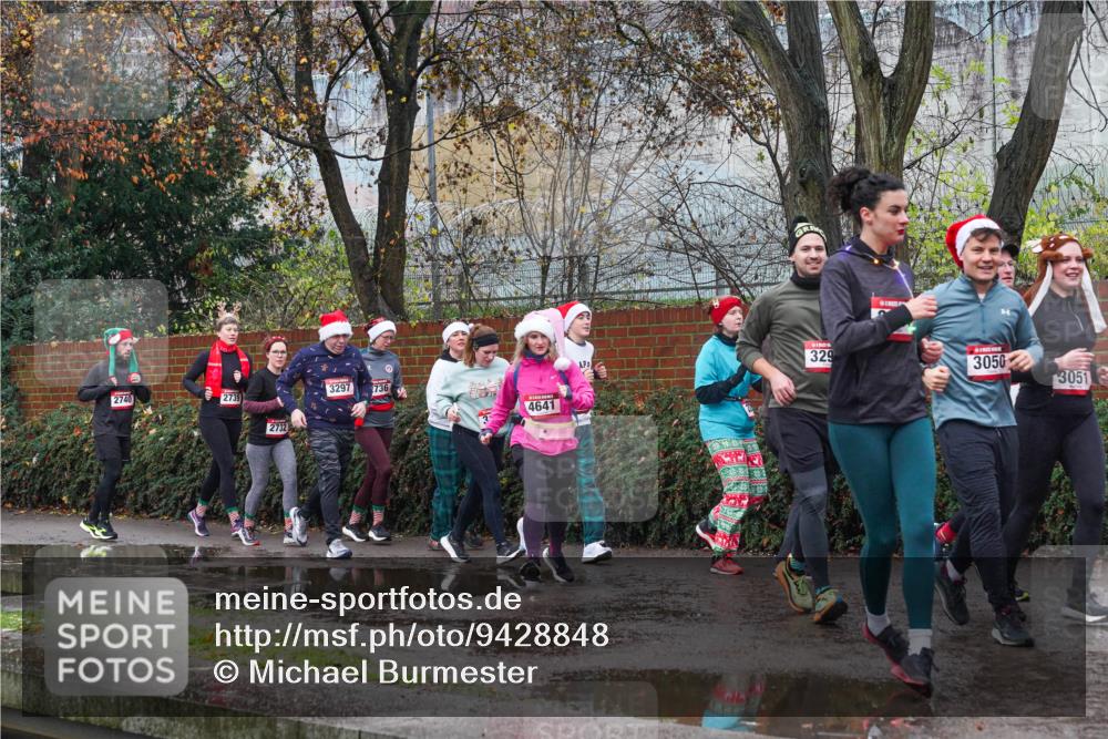 07.12.2025 - St. Pauli X-Mass-Run No. 15 Michael Burmester http://msf.ph/oto/9428848 07.12.2025 11:06:44 Laufen 2740, 2739, 2732, 3297, 4641, 329, 3050, 3051 meine-sportfotos.de