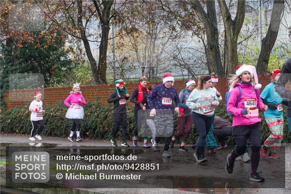 07.12.2025 - St. Pauli X-Mass-Run No. 15 Michael Burmester http://msf.ph/oto/9428851 07.12.2025 11:06:46 Laufen 2740, 1772, 3297, 3143, 4641 meine-sportfotos.de
