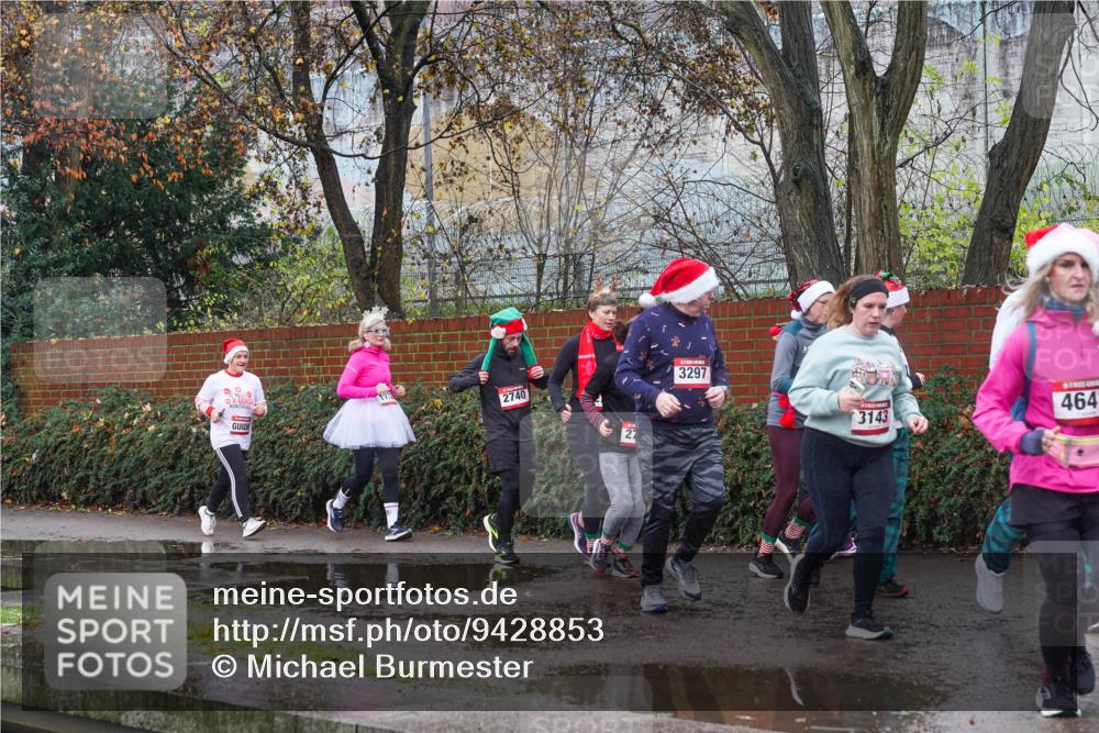 07.12.2025 - St. Pauli X-Mass-Run No. 15 Michael Burmester http://msf.ph/oto/9428853 07.12.2025 11:06:46 Laufen 2740, 3297, 464, 3143 meine-sportfotos.de