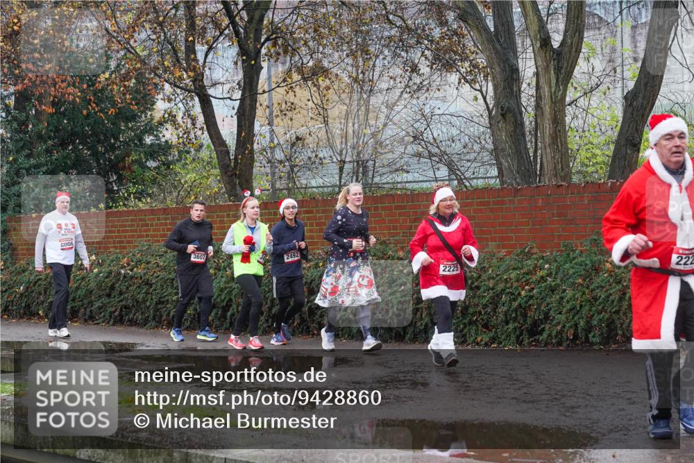 07.12.2025 - St. Pauli X-Mass-Run No. 15 Michael Burmester http://msf.ph/oto/9428860 07.12.2025 11:06:53 Laufen 3607, 2492, 222, 2225 meine-sportfotos.de