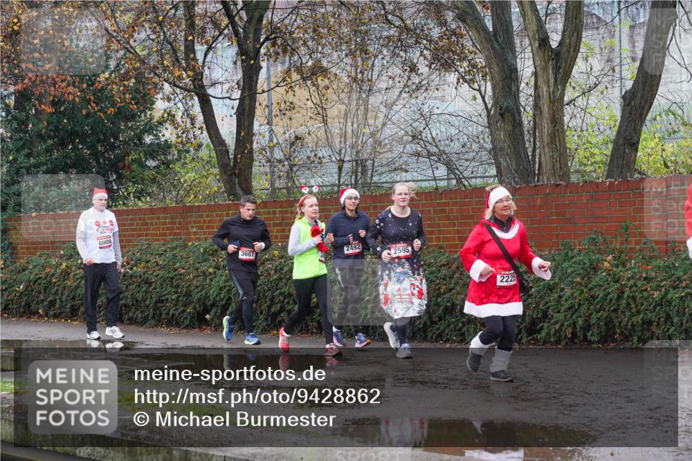 07.12.2025 - St. Pauli X-Mass-Run No. 15 Michael Burmester http://msf.ph/oto/9428862 07.12.2025 11:06:53 Laufen 3607, 2492, 2595, 2225 meine-sportfotos.de