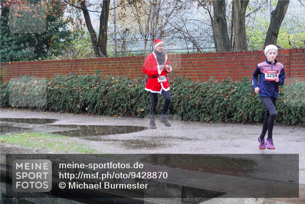 07.12.2025 - St. Pauli X-Mass-Run No. 15 Michael Burmester http://msf.ph/oto/9428870 07.12.2025 09:39:18 Laufen 1655, 3255 meine-sportfotos.de