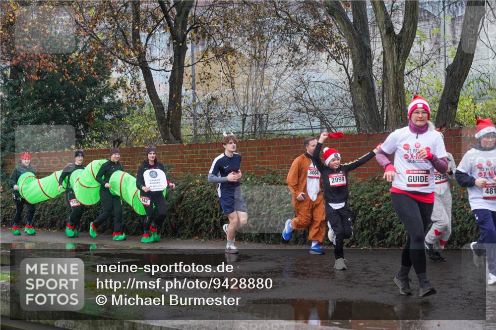 07.12.2025 - St. Pauli X-Mass-Run No. 15 Michael Burmester http://msf.ph/oto/9428880 07.12.2025 11:07:04 Laufen 340, 142, 3004, 2999, 2995, 481 meine-sportfotos.de