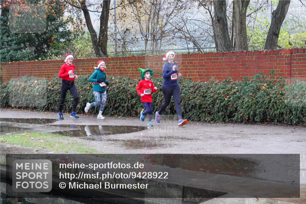 07.12.2025 - St. Pauli X-Mass-Run No. 15 Michael Burmester http://msf.ph/oto/9428922 07.12.2025 09:40:35 Laufen 1173, 4052, 4051 meine-sportfotos.de