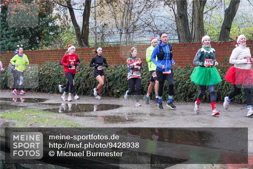 07.12.2025 - St. Pauli X-Mass-Run No. 15 Michael Burmester http://msf.ph/oto/9428938 07.12.2025 09:40:49 Laufen 4209, 1395, 129, 1976 meine-sportfotos.de