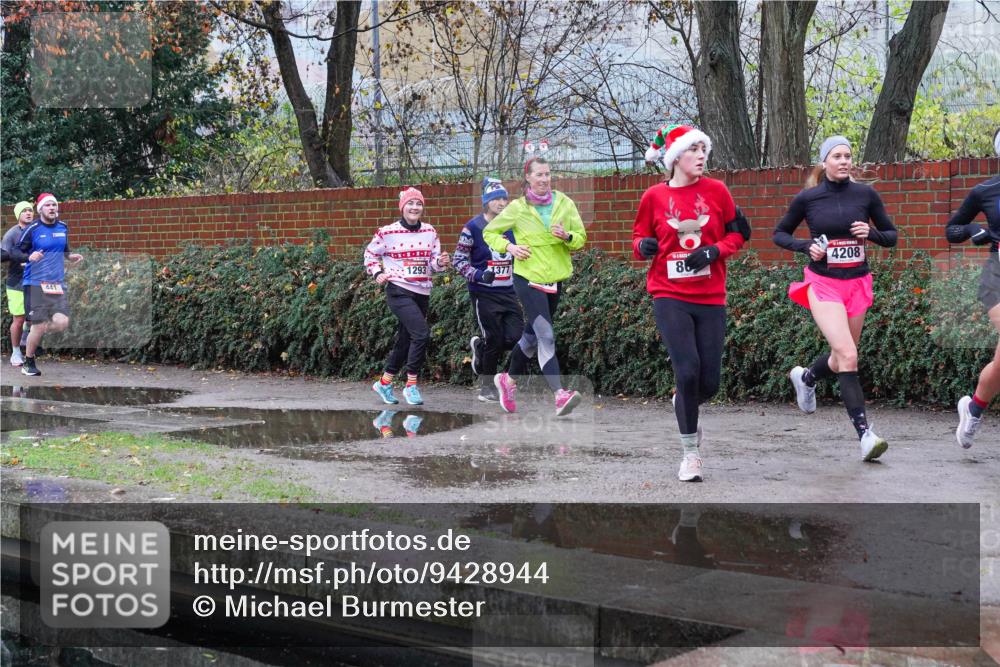 07.12.2025 - St. Pauli X-Mass-Run No. 15 Michael Burmester http://msf.ph/oto/9428944 07.12.2025 09:40:51 Laufen 4208, 1293, 1377, 80, 441 meine-sportfotos.de
