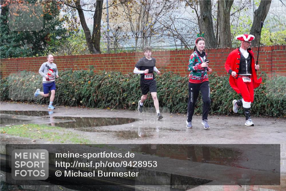 07.12.2025 - St. Pauli X-Mass-Run No. 15 Michael Burmester http://msf.ph/oto/9428953 07.12.2025 09:40:56 Laufen 2205, 3310, 2964 meine-sportfotos.de