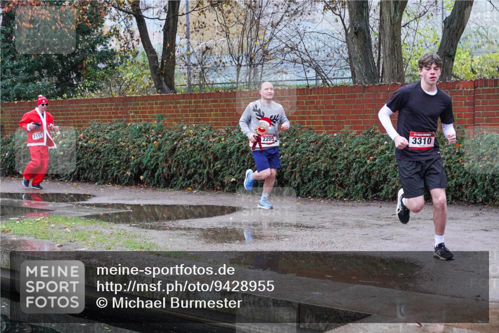 07.12.2025 - St. Pauli X-Mass-Run No. 15 Michael Burmester http://msf.ph/oto/9428955 07.12.2025 09:40:57 Laufen 2141, 2205, 3310 meine-sportfotos.de