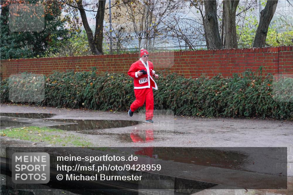 07.12.2025 - St. Pauli X-Mass-Run No. 15 Michael Burmester http://msf.ph/oto/9428959 07.12.2025 09:40:59 Laufen 2141 meine-sportfotos.de