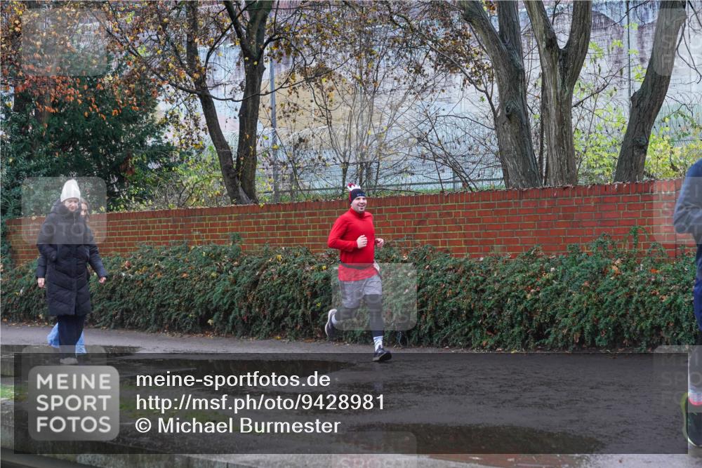 07.12.2025 - St. Pauli X-Mass-Run No. 15 Michael Burmester http://msf.ph/oto/9428981 07.12.2025 11:19:46 Laufen  meine-sportfotos.de