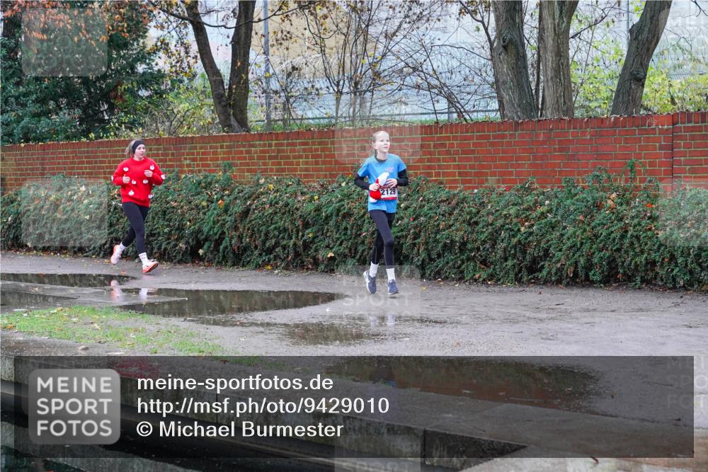07.12.2025 - St. Pauli X-Mass-Run No. 15 Michael Burmester http://msf.ph/oto/9429010 07.12.2025 09:41:35 Laufen 2129 meine-sportfotos.de