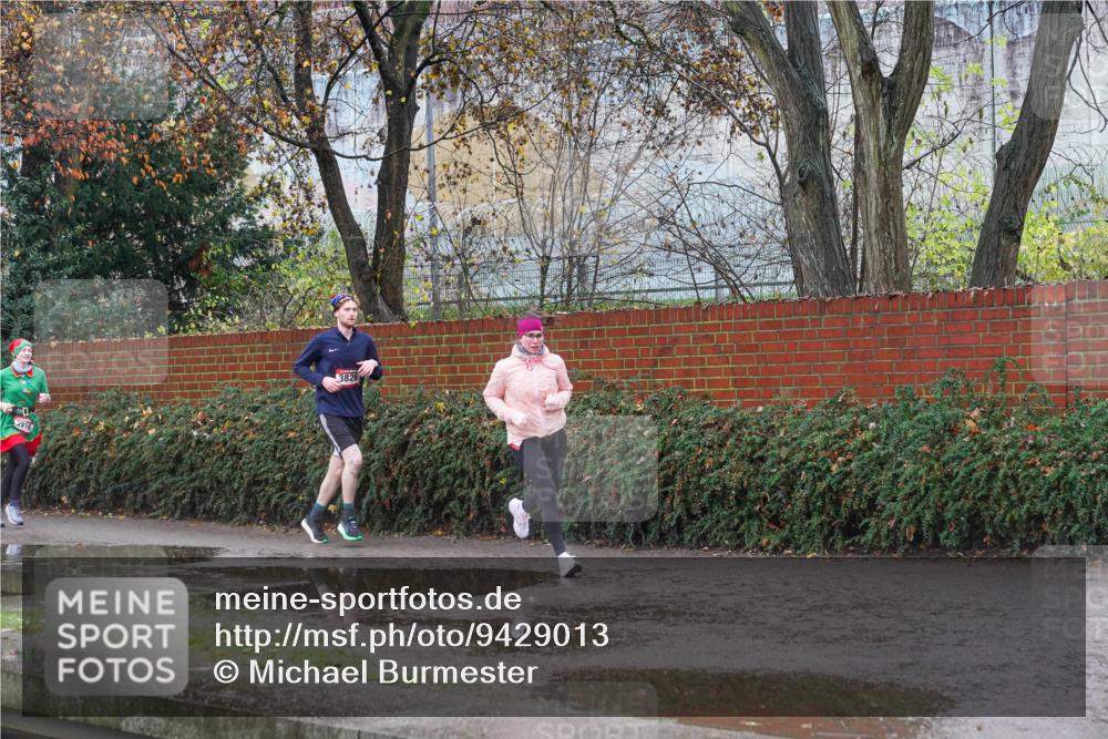 07.12.2025 - St. Pauli X-Mass-Run No. 15 Michael Burmester http://msf.ph/oto/9429013 07.12.2025 11:20:43 Laufen 3916, 3826 meine-sportfotos.de