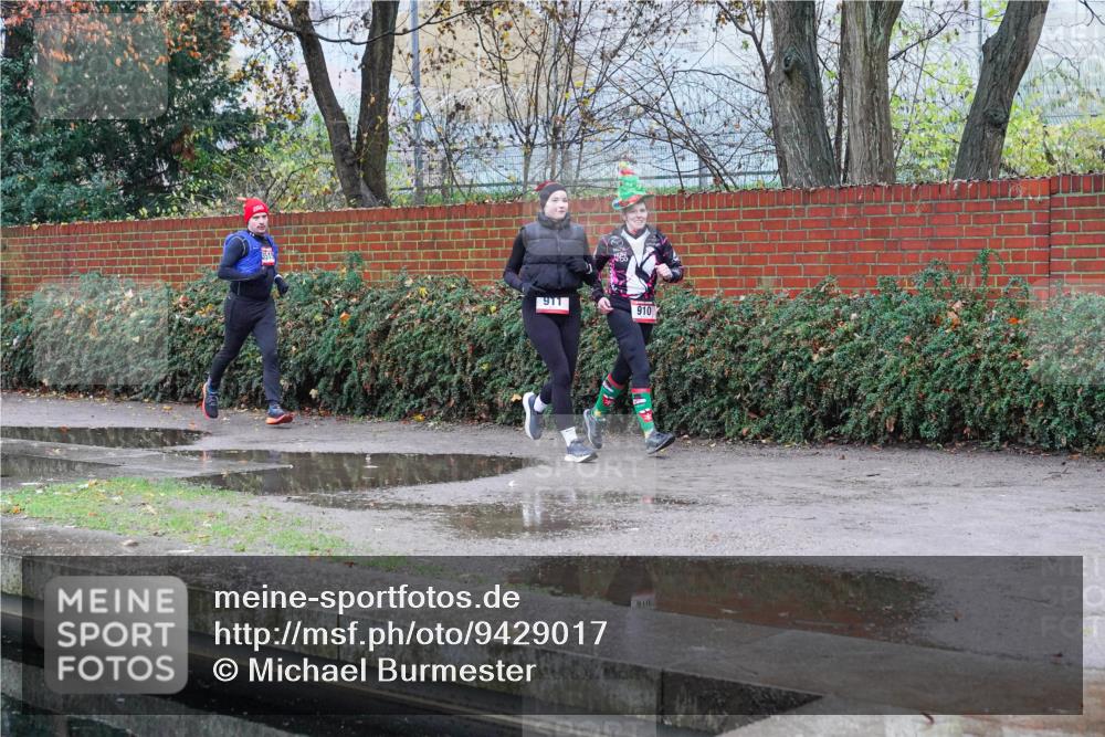07.12.2025 - St. Pauli X-Mass-Run No. 15 Michael Burmester http://msf.ph/oto/9429017 07.12.2025 09:41:39 Laufen 911, 910 meine-sportfotos.de