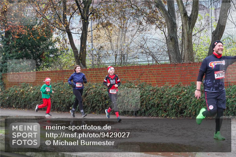 07.12.2025 - St. Pauli X-Mass-Run No. 15 Michael Burmester http://msf.ph/oto/9429027 07.12.2025 11:21:04 Laufen 2715, 1756, 3575, 3578 meine-sportfotos.de