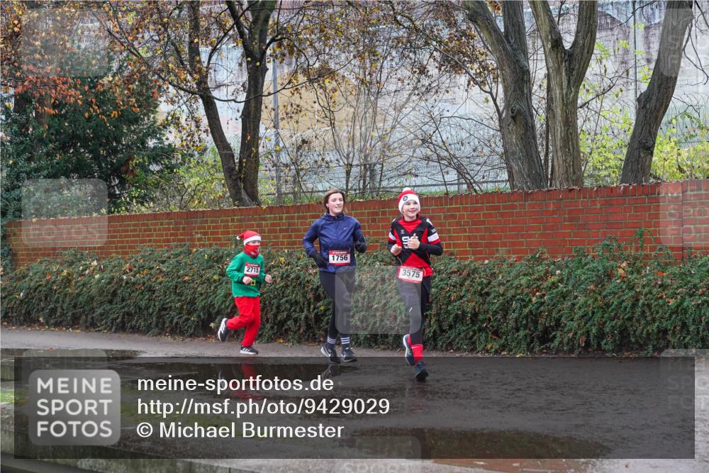 07.12.2025 - St. Pauli X-Mass-Run No. 15 Michael Burmester http://msf.ph/oto/9429029 07.12.2025 11:21:05 Laufen 2715, 1756, 3575 meine-sportfotos.de