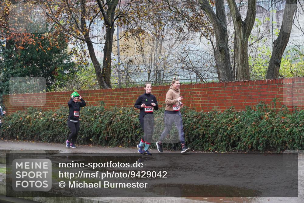 07.12.2025 - St. Pauli X-Mass-Run No. 15 Michael Burmester http://msf.ph/oto/9429042 07.12.2025 11:21:27 Laufen 3592, 1658, 1834 meine-sportfotos.de