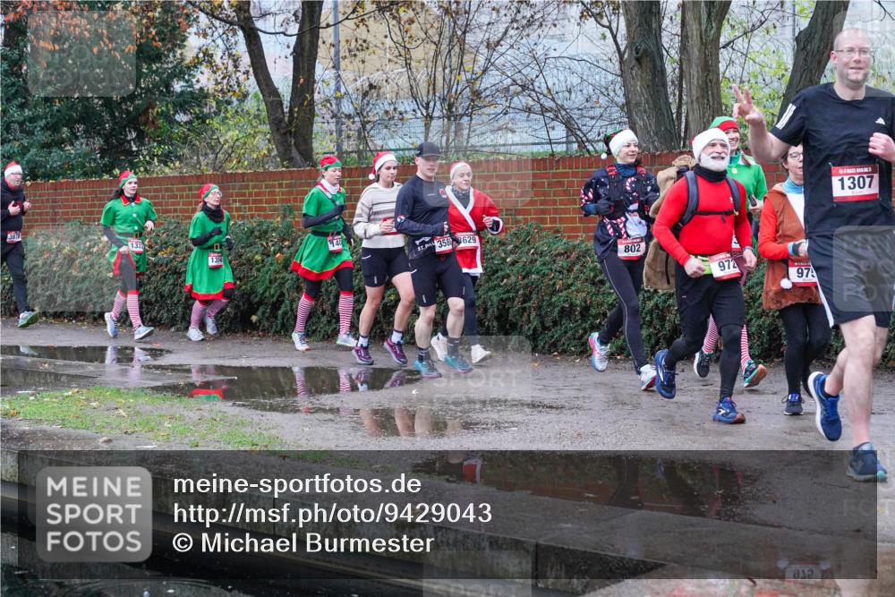 07.12.2025 - St. Pauli X-Mass-Run No. 15 Michael Burmester http://msf.ph/oto/9429043 07.12.2025 09:42:01 Laufen 387, 1333, 140, 1354, 358, 3629, 802, 972, 97, 1307 meine-sportfotos.de
