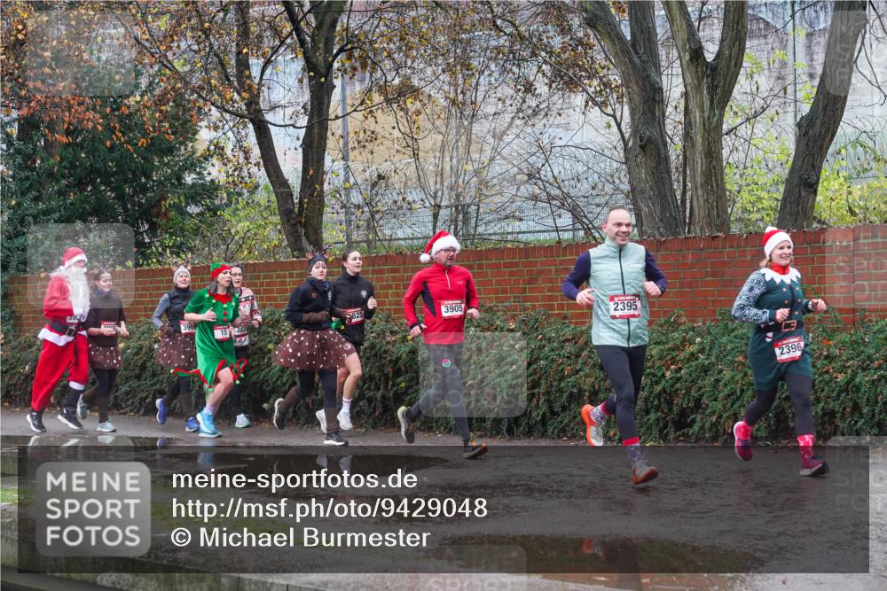 07.12.2025 - St. Pauli X-Mass-Run No. 15 Michael Burmester http://msf.ph/oto/9429048 07.12.2025 11:21:31 Laufen 390, 825, 3905, 2395, 15, 382, 2396 meine-sportfotos.de