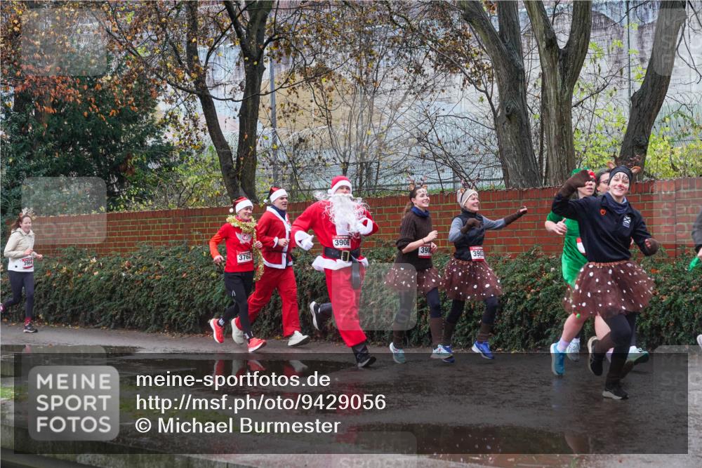 07.12.2025 - St. Pauli X-Mass-Run No. 15 Michael Burmester http://msf.ph/oto/9429056 07.12.2025 11:21:33 Laufen 3762, 3906, 39, 3903 meine-sportfotos.de