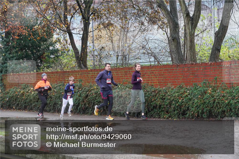 07.12.2025 - St. Pauli X-Mass-Run No. 15 Michael Burmester http://msf.ph/oto/9429060 07.12.2025 11:21:41 Laufen 316, 3764, 3757 meine-sportfotos.de