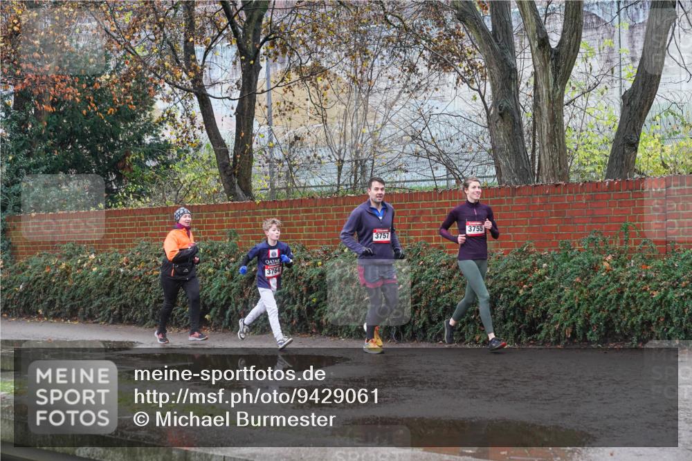 07.12.2025 - St. Pauli X-Mass-Run No. 15 Michael Burmester http://msf.ph/oto/9429061 07.12.2025 11:21:41 Laufen 3757, 3755, 3764 meine-sportfotos.de