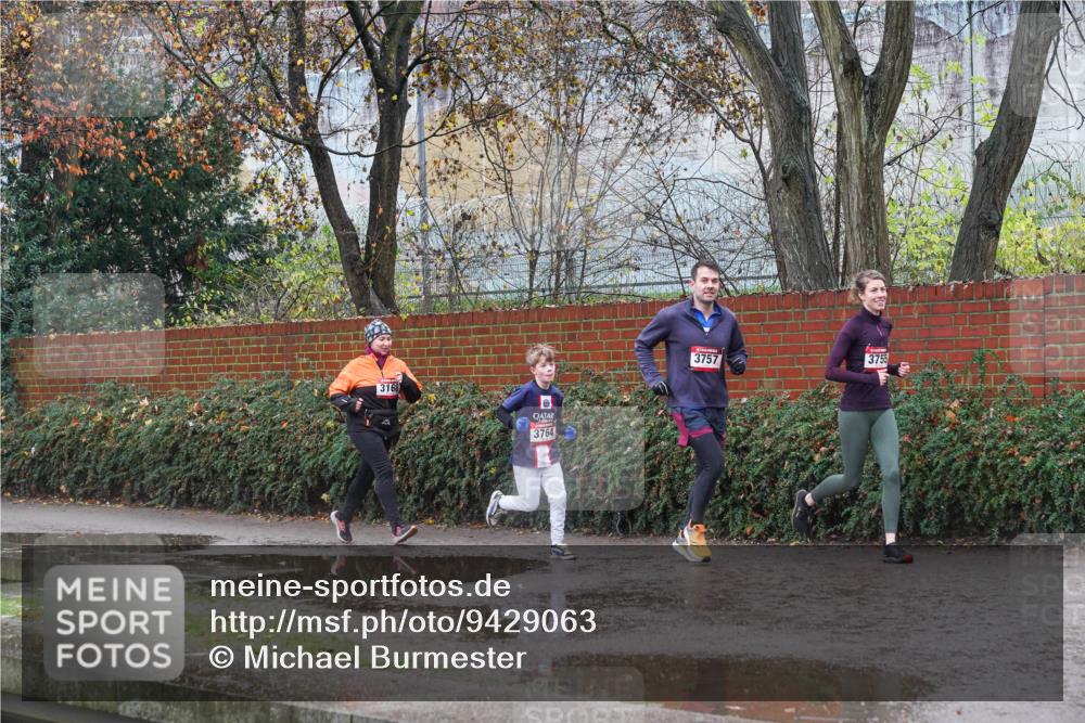 07.12.2025 - St. Pauli X-Mass-Run No. 15 Michael Burmester http://msf.ph/oto/9429063 07.12.2025 11:21:42 Laufen 3168, 3764, 3757, 3755 meine-sportfotos.de