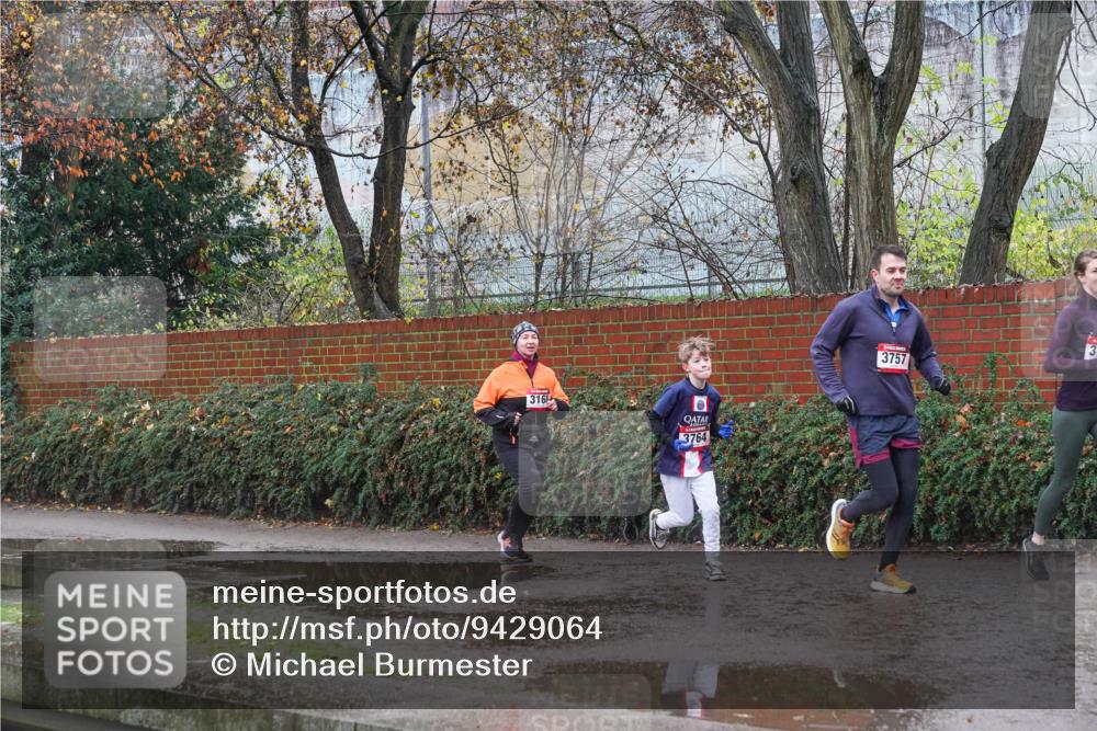 07.12.2025 - St. Pauli X-Mass-Run No. 15 Michael Burmester http://msf.ph/oto/9429064 07.12.2025 11:21:42 Laufen 316, 3764, 3757, 3 meine-sportfotos.de