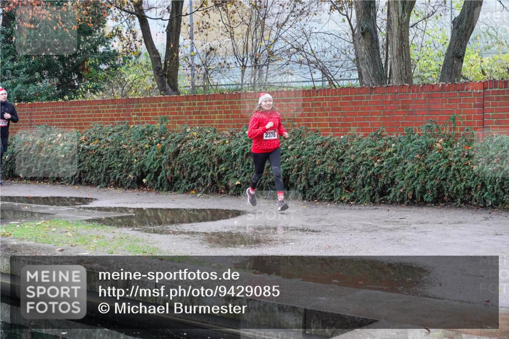 07.12.2025 - St. Pauli X-Mass-Run No. 15 Michael Burmester http://msf.ph/oto/9429085 07.12.2025 09:42:39 Laufen 337, 2378 meine-sportfotos.de