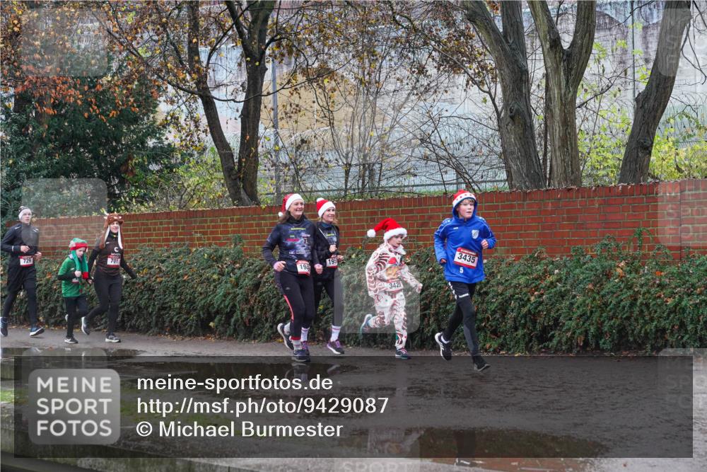 07.12.2025 - St. Pauli X-Mass-Run No. 15 Michael Burmester http://msf.ph/oto/9429087 07.12.2025 11:22:06 Laufen 729, 701, 1949, 1950, 3425, 3435, 5 meine-sportfotos.de