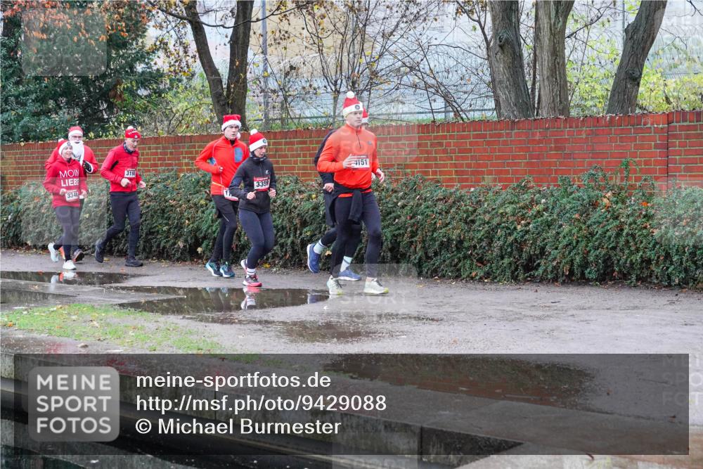 07.12.2025 - St. Pauli X-Mass-Run No. 15 Michael Burmester http://msf.ph/oto/9429088 07.12.2025 09:42:43 Laufen 3340, 3198, 3359, 151 meine-sportfotos.de