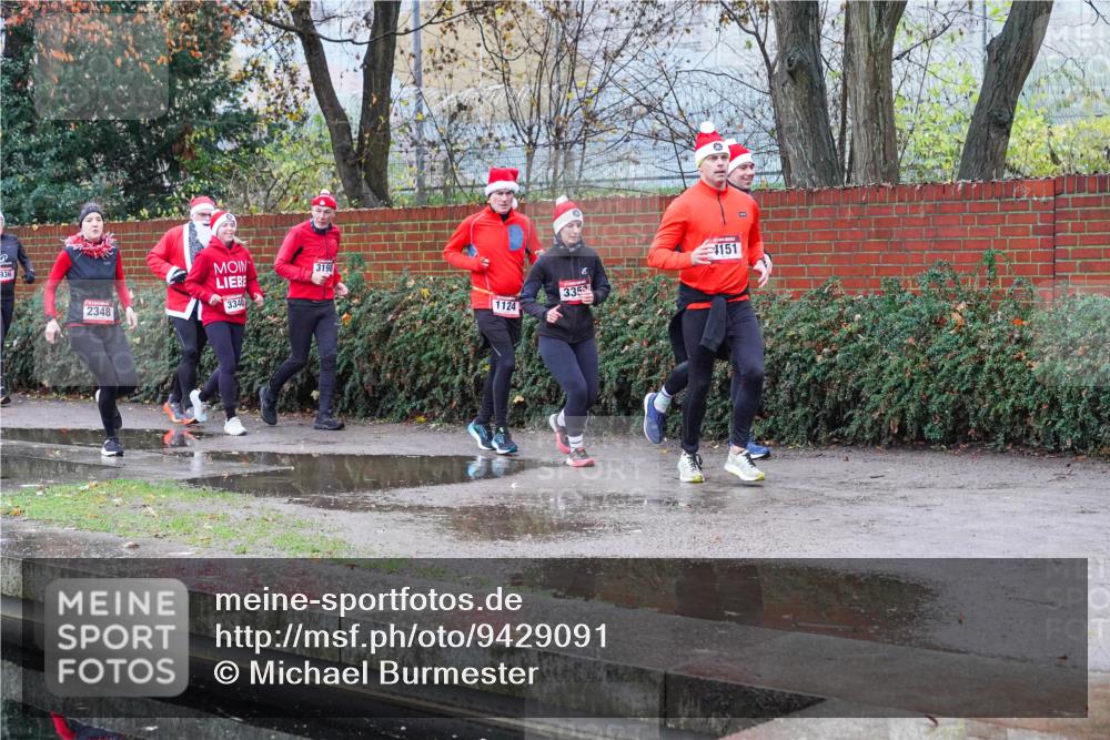 07.12.2025 - St. Pauli X-Mass-Run No. 15 Michael Burmester http://msf.ph/oto/9429091 07.12.2025 09:42:43 Laufen 36, 3198, 2348, 3340, 4151, 3353, 1124 meine-sportfotos.de