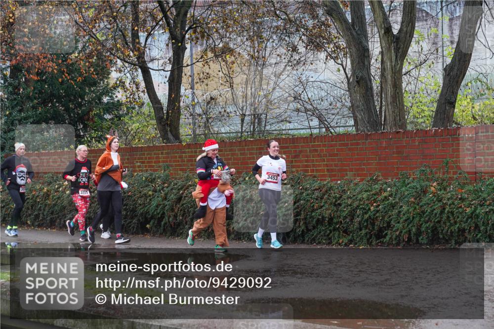07.12.2025 - St. Pauli X-Mass-Run No. 15 Michael Burmester http://msf.ph/oto/9429092 07.12.2025 11:22:12 Laufen 3733, 3453 meine-sportfotos.de