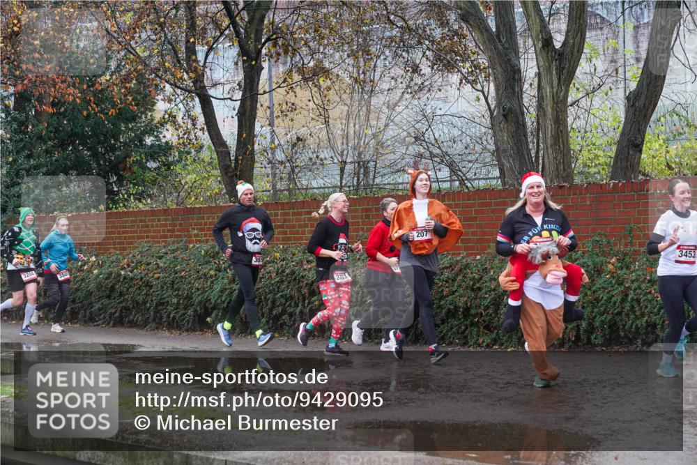 07.12.2025 - St. Pauli X-Mass-Run No. 15 Michael Burmester http://msf.ph/oto/9429095 07.12.2025 11:22:14 Laufen 3204, 350, 355, 3733, 207, 3453 meine-sportfotos.de