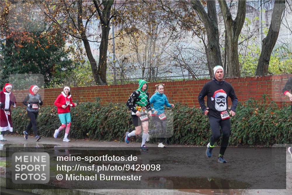 07.12.2025 - St. Pauli X-Mass-Run No. 15 Michael Burmester http://msf.ph/oto/9429098 07.12.2025 11:22:16 Laufen 8, 355, 7 meine-sportfotos.de