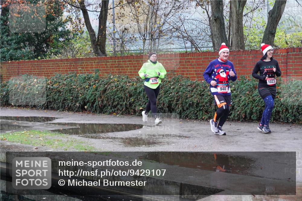 07.12.2025 - St. Pauli X-Mass-Run No. 15 Michael Burmester http://msf.ph/oto/9429107 07.12.2025 09:42:49 Laufen 676, 940, 1023, 1053 meine-sportfotos.de