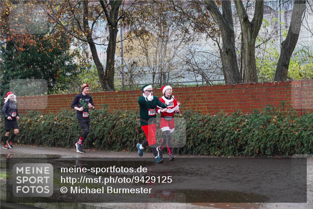 07.12.2025 - St. Pauli X-Mass-Run No. 15 Michael Burmester http://msf.ph/oto/9429125 07.12.2025 11:22:40 Laufen 1951, 2031, 3953 meine-sportfotos.de